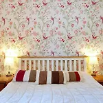 Bed & Breakfast Manor 5*