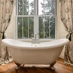 Manor Bed & Breakfast 5*