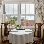 Bed & Breakfast Manor 5*
