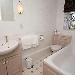 Bed & Breakfast Manor 5*