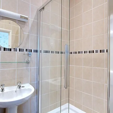 Manor לינה וארוחת בוקר 5*