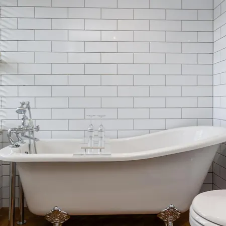 Manor Bed & Breakfast