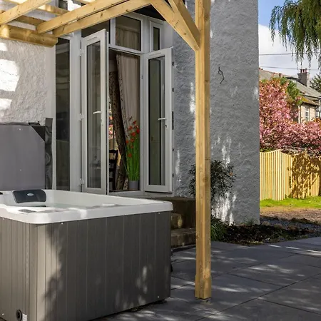 לינה וארוחת בוקר Manor