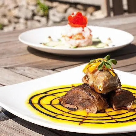 לינה וארוחת בוקר Manor 5*