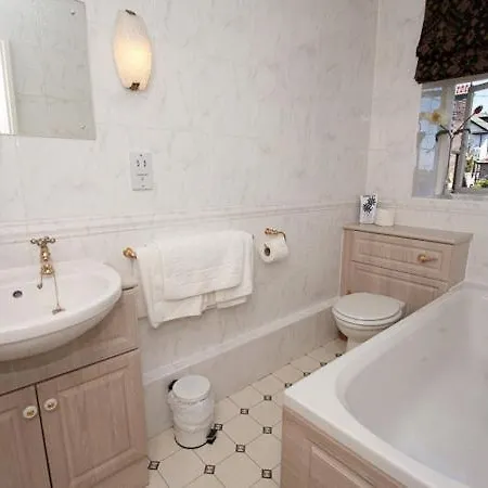 Bed & Breakfast Manor 5*