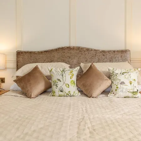 Manor Bed & Breakfast