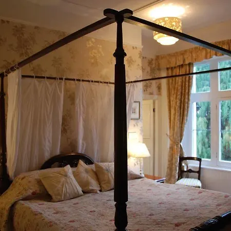 Manor Bed & Breakfast 5*