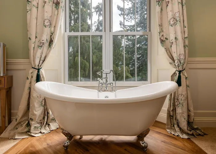 Manor Bed & Breakfast 5*