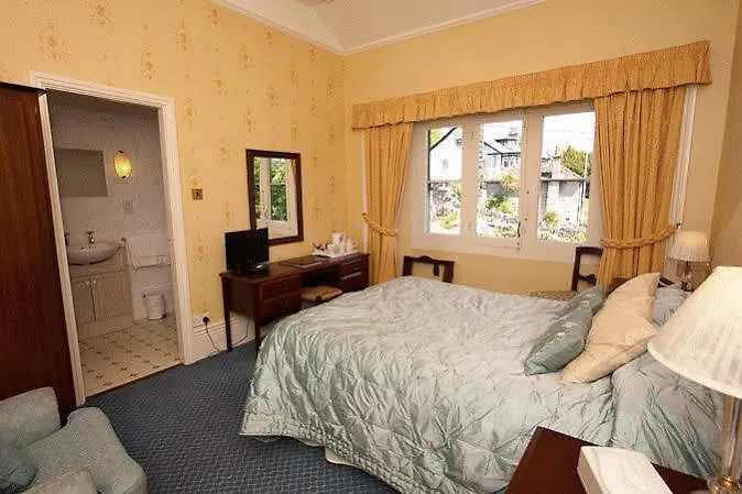 Manor Bed & Breakfast